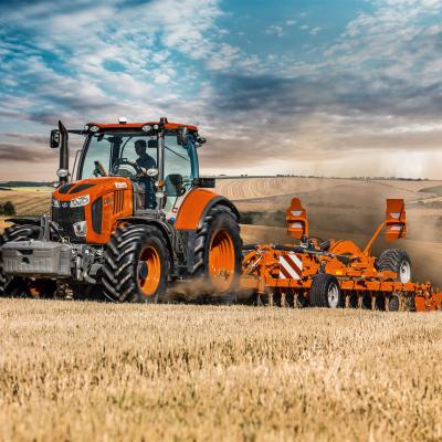 Kubota Traktor mit Scheibenegge